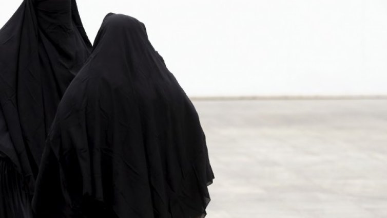 Вече и в Австрия: Без бурка и маски на обществени места