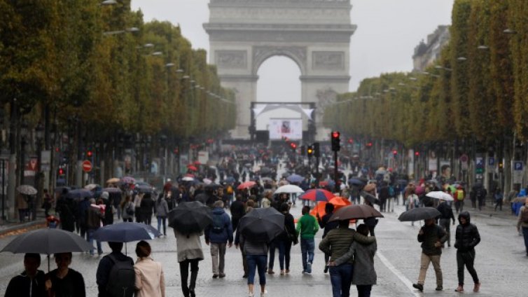 За радост на пешеходците забраниха колите в Париж