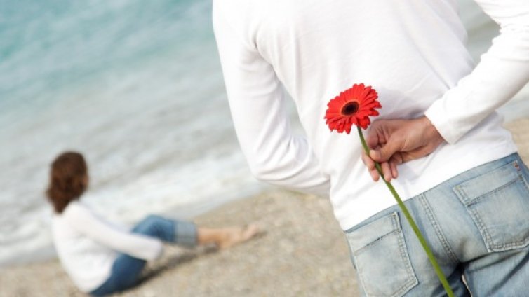 Мъжете искат руси и бъбриви, жените &ndash; лекари с френски