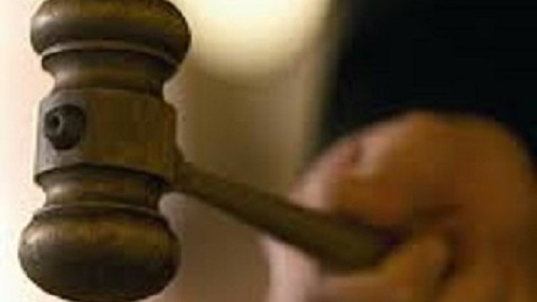 Зад решетките: 18-годишен, блудствал с 14-годишен!?