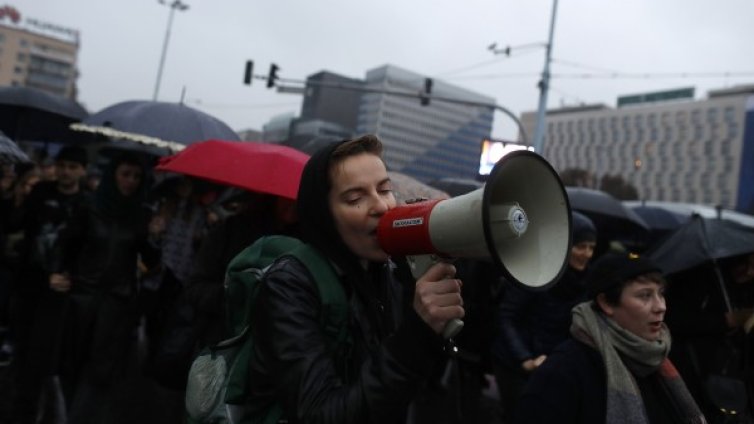 Хиляди полякини на демонстрации в подкрепа правата на жените