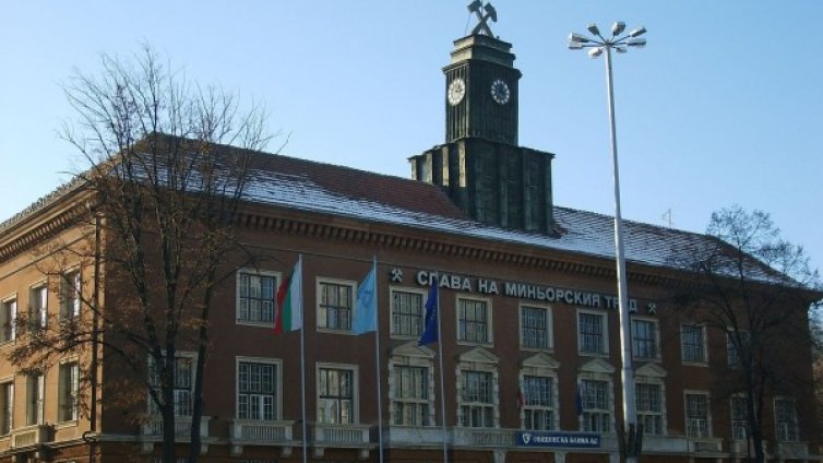 Община Перник фалира, сметките &ndash; запорирани