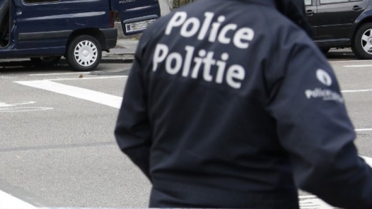  Мъж размахал голям нож и крещял "Аллах акбар" в Белгия