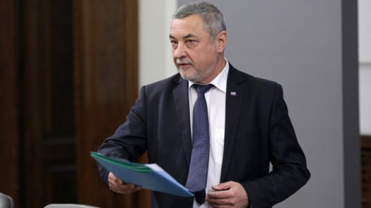 Симеонов видя клеветническа кампания срещу него, иска извинение от медии