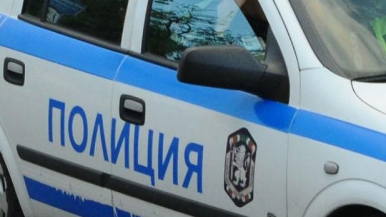 Шофьор на камион се поразсея, блъсна две коли 