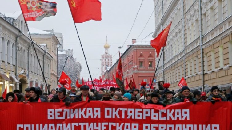 100 г. по-късно: Октомврийската революция &ndash; спорна тема