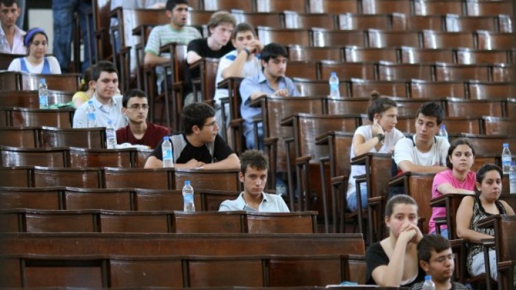 Щедра Анкара дава безплатно висше на турското малцинство у нас