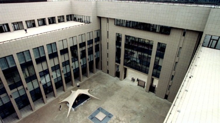 Странно как: Двайсетина натровени в кухня на Съвета на ЕС