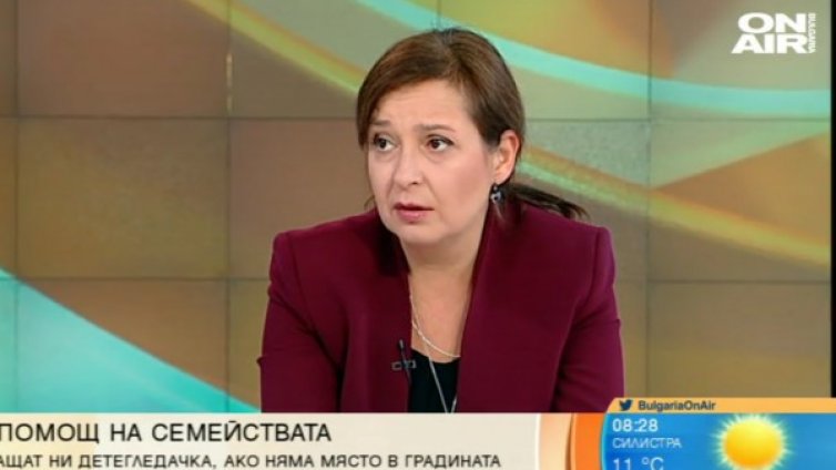 Детето с детегледачка, ако няма място в градината