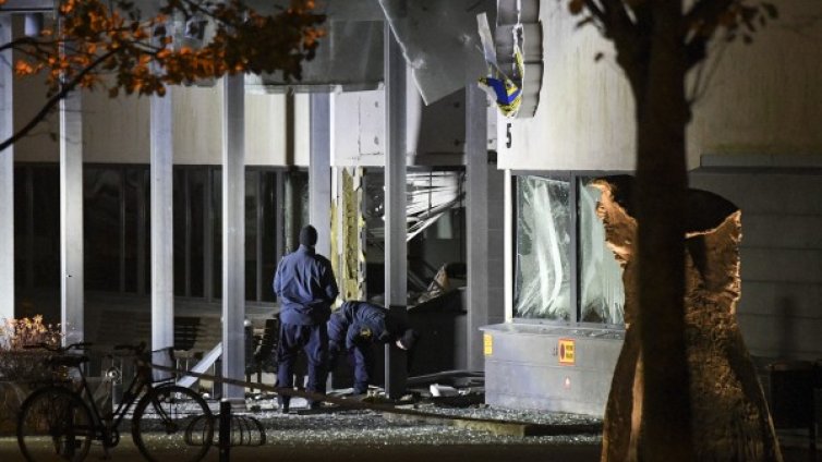 Мощна експлозия пред полицейски участък в Швеция