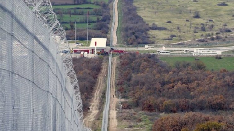 Дъждовете повредили оградата с Турция, ремонтират я