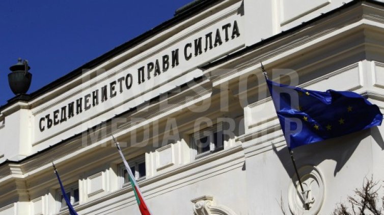 Парламентът срещу президента: Депутатите бутнаха вето №3 на Радев