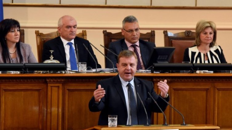 Каракачанов съзря дестабилизация в искането на оставка на Симеонов