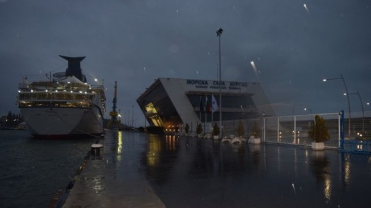 790 туристи пристигнаха в Бургас с пасажерски кораб