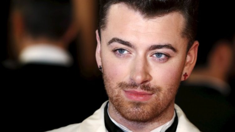 Сам Смит не може да определи: Мъж ли съм? Жена ли?