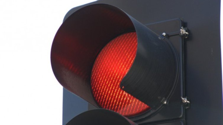 "Малинова долина" чака 2 г. светофар, общината все обещава