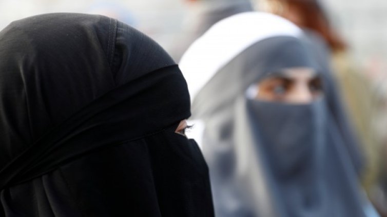 Радикалният ислям пълзи към нас: Превзел е ромските гета