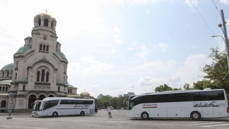 Решено: Без автобуси около "Невски", отиват на гарата