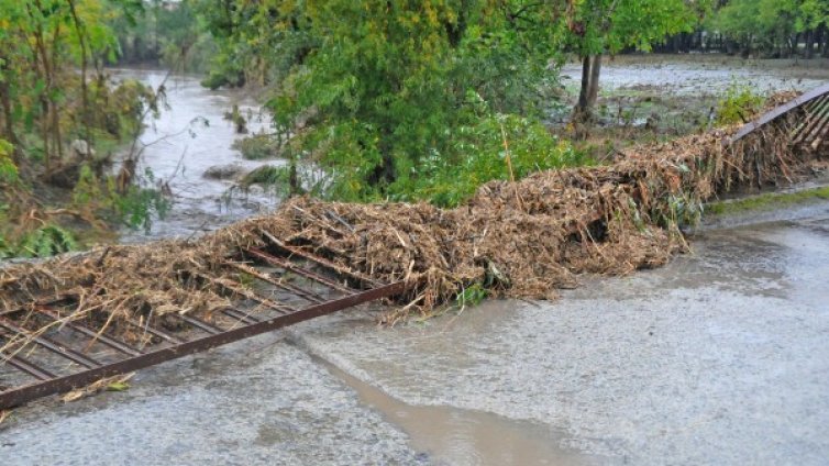 Ще искаме помощ от ЕС за справяне с щетите в Бургаско
