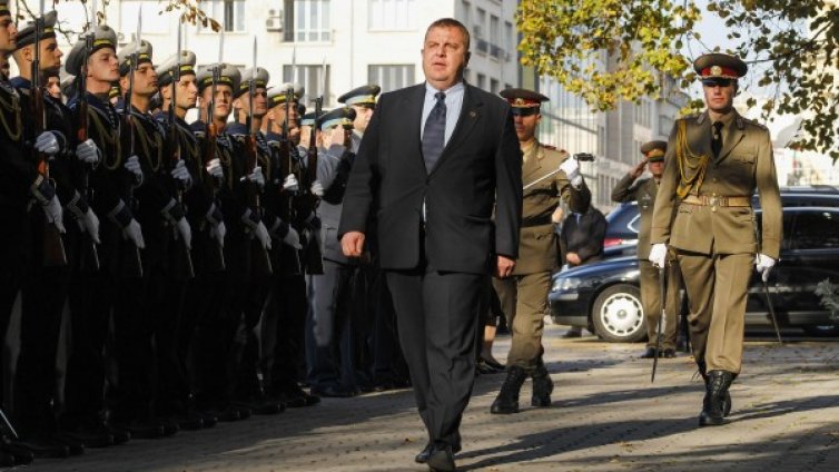 Измяна няма! Каракачанов иска летци с мнение, а не заспали плъхове