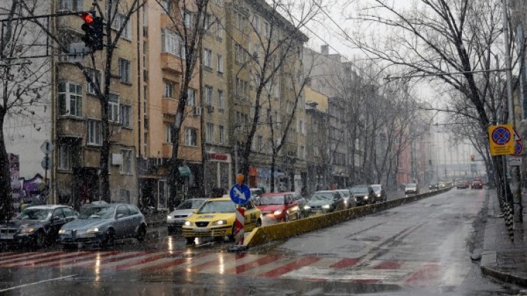 Ноември по-студен от обичайното, носи ни снегове и мъгли