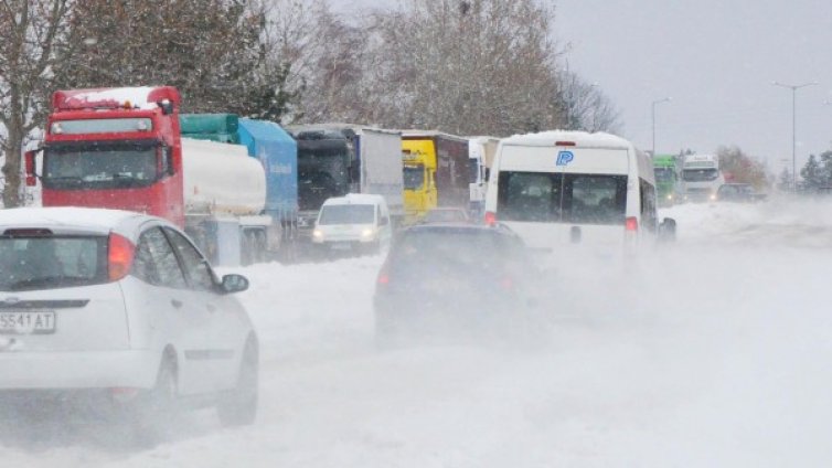 Зимата иде, но сме готови! Пак ще затварят пътища при лошо време