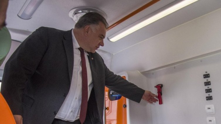 Ненков седна в стола на Петров, но не бил канен за министър 