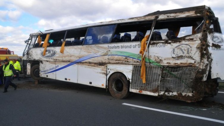 Изчезна шофьорът на автобуса, катастрофирал на "Тракия"