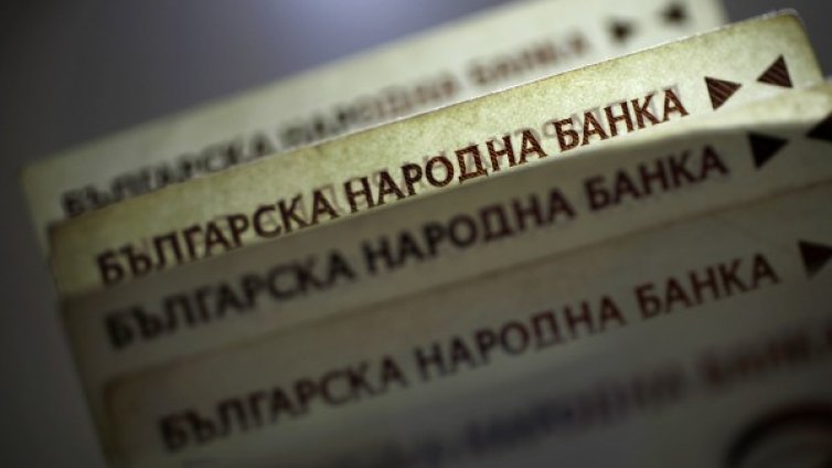 Ало измама: Русенка изтегли пари и ги остави между две коли