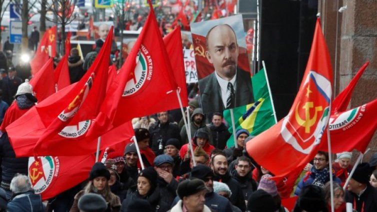 Русия се бори с наследството на болшевишката революция от 1917 г.