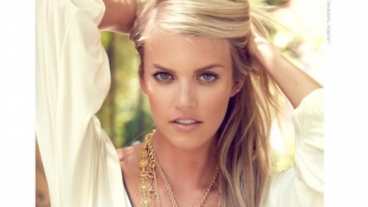 Футболна съпруга с професия "Много секси мама"