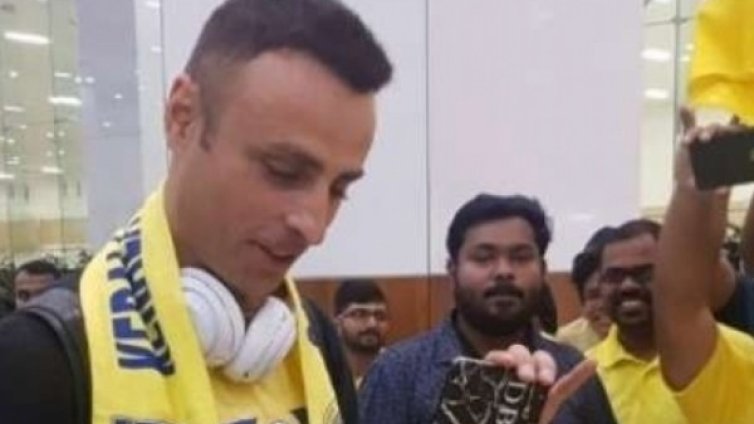 "Сух" дебют: Бербатов не успя да се разпише за Керала Бластърс