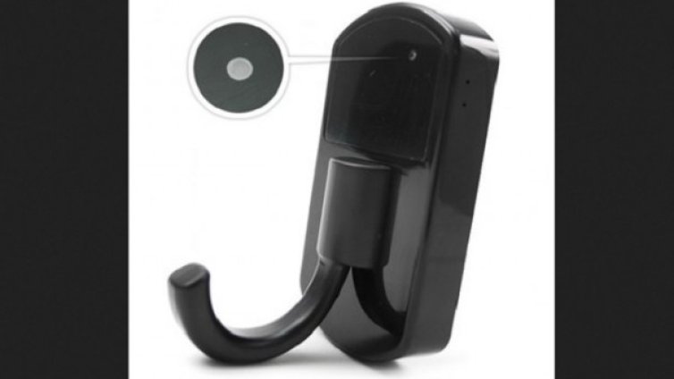 Камера в закачалка &ndash; 60 лева за снимки от дамското WC