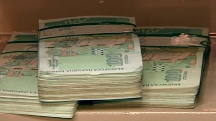 Две баби в полицейска операция, разделиха се с над 4 бона 