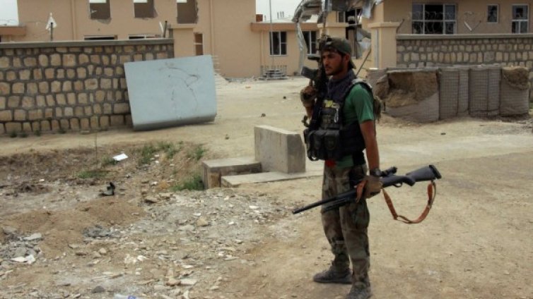 Талибани убиха десетки полицаи при нападения на полицейски постове