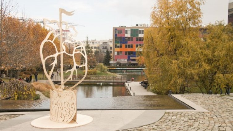 Мистериозен кораб се появи в столичния Бизнес парк