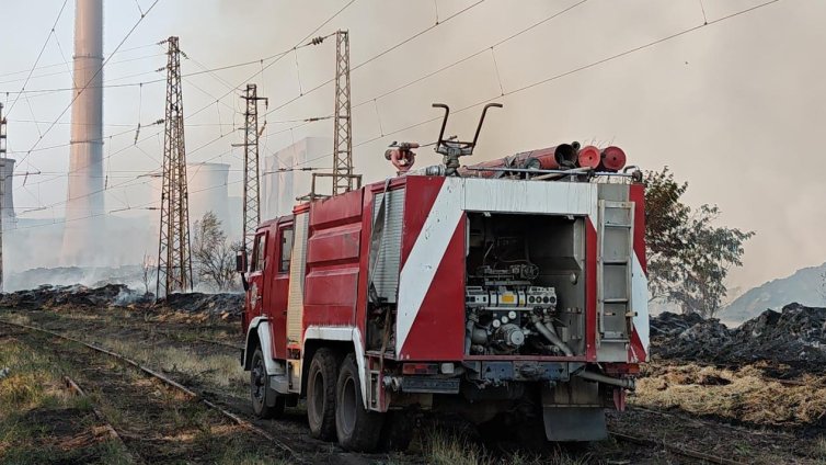 Пожарът между Марикостиново и Дрангово е започнал да се разраства