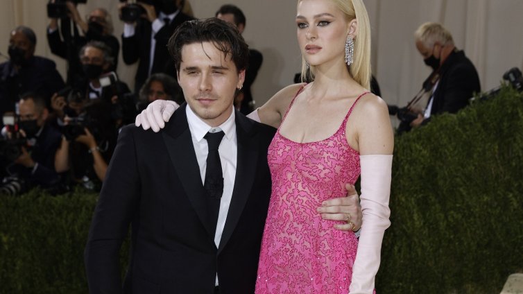 Бруклин Бекъм и съпругата му с важна годишнина