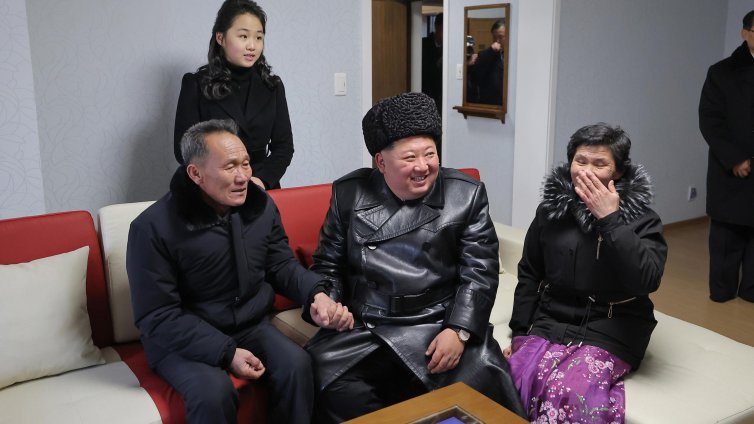 В Пхенян построиха комплекс за семействата на войници, загинали в Украйна