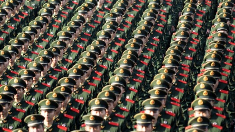 Висш китайски военен, обвинен в корупция, се самоуби 