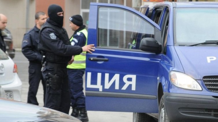 Дрога за 2,5 млн.! Млада жена търка нара в ареста