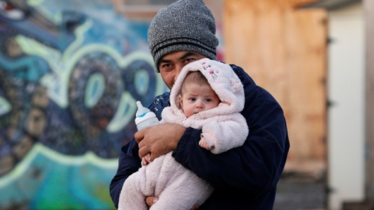 Учени: Следродилна депресия тормози и бащите 