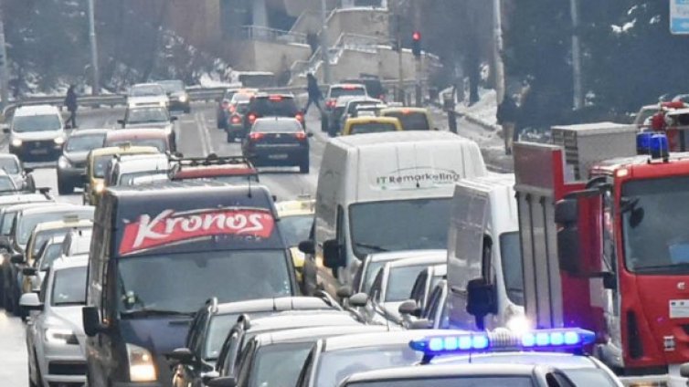 Пак агресия на пътя: Засичане, псувни, бутане, бой...