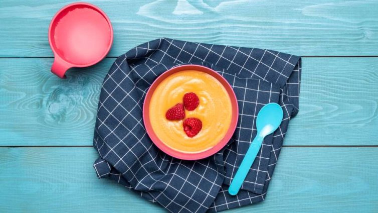 Шестият и седмият месец на бебето: храната като приключение и физическата стабилност