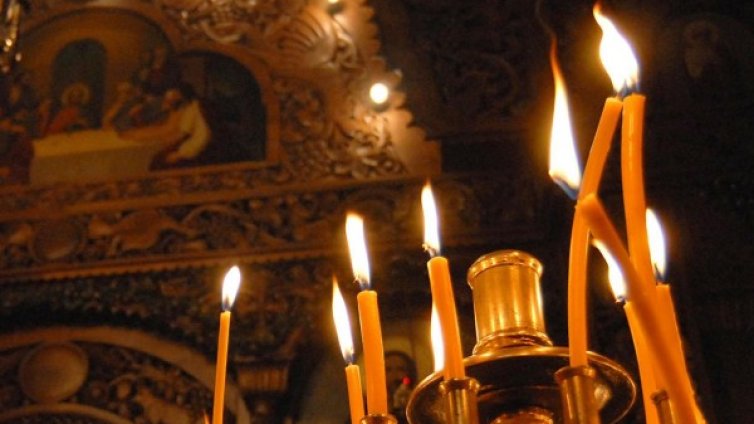 Църквата почита Св. Сава, народът чака Никулден