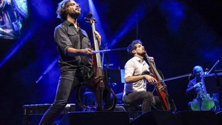 2CELLOS разчувстваха София с класика и я взривиха с рок 