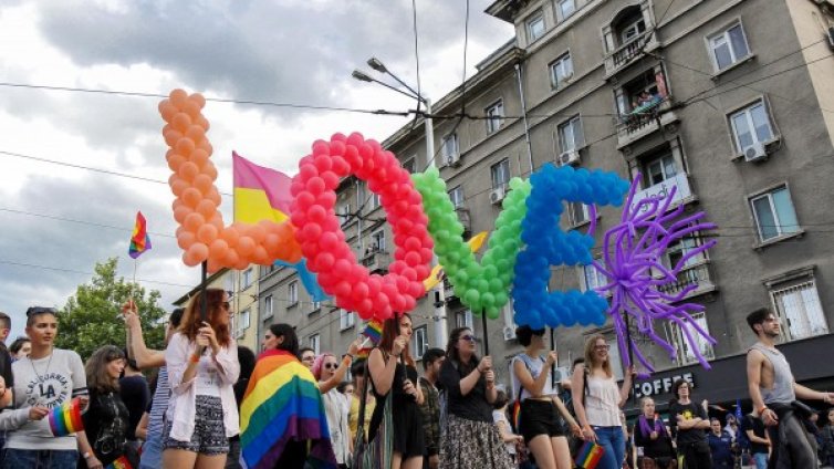 Столичната община на съд, отказала да признае лесбийски брак