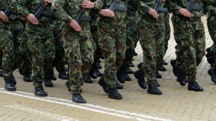 Вместо военни: В жилища на армията &ndash; от баба на 91-а до внучета