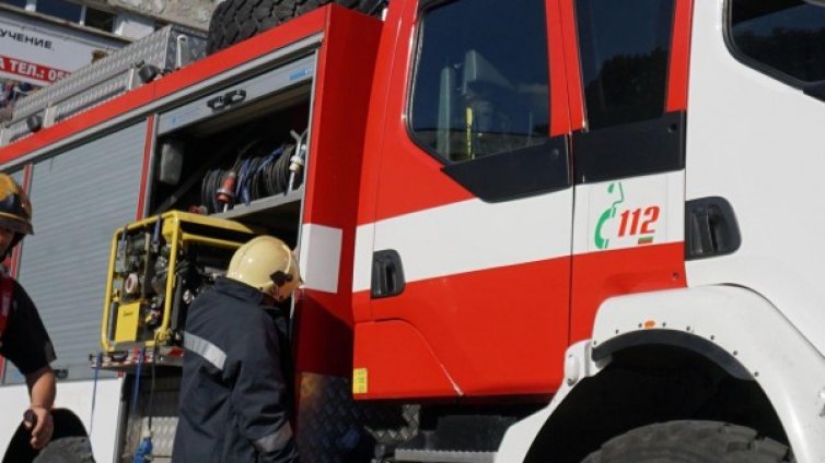 Пожар прати 69-годишен в болница с опасност за живота   