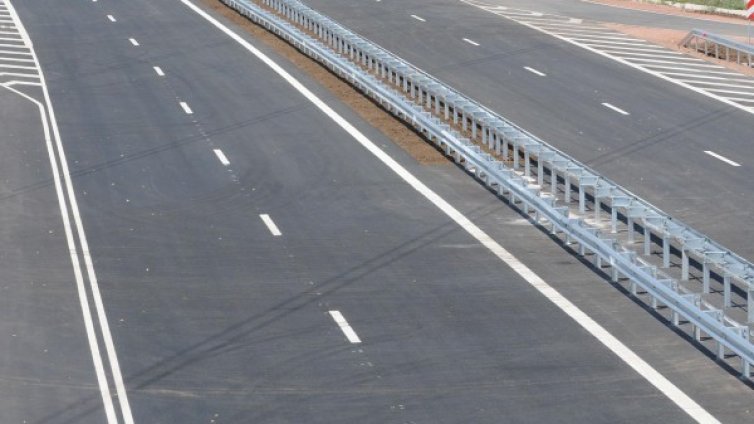 Кабинетът развърза кесията, даде милиони за пътища 